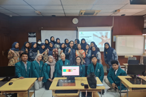 Dosen dan Mahasiswa Perbanas Institute Memberikan Pelatihan Komputer Dasar bagi Kader Dawis Cijantung